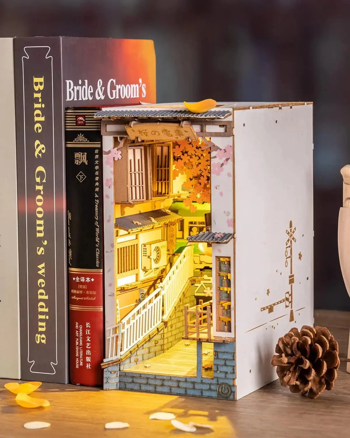 Book Nook Sakura Densya - Book Nook Studio