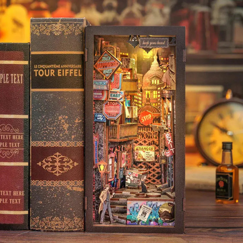 Book Nook The Long Goodbye - Book Nook Studio