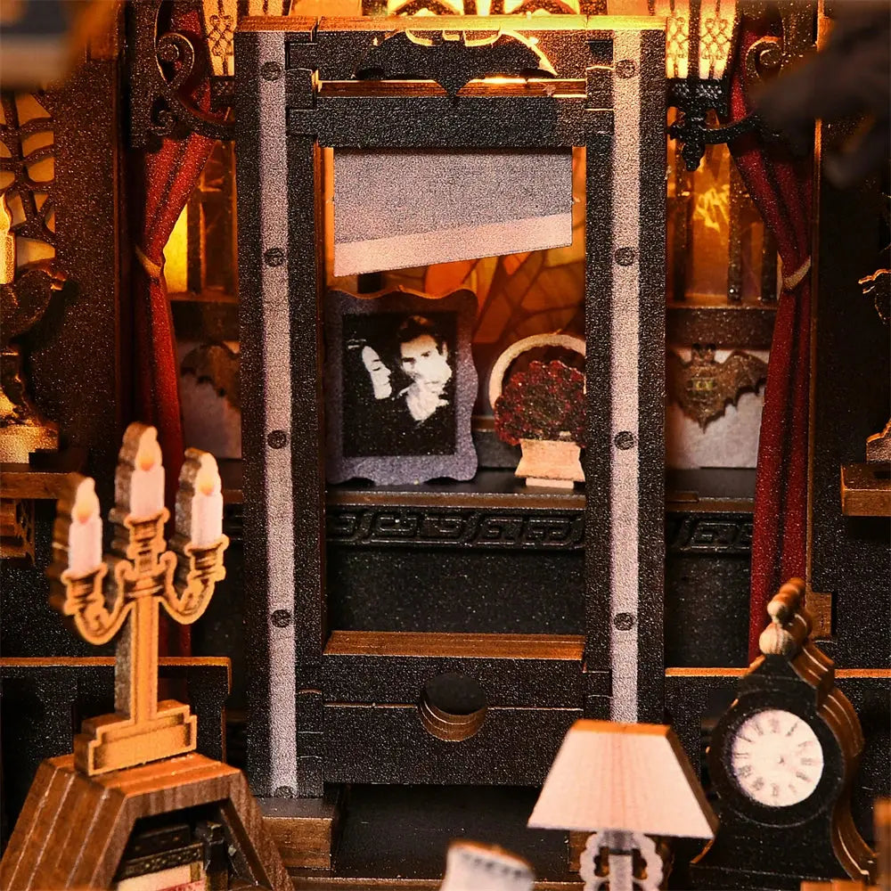 Book Nook Dark Family - Book Nook Studio