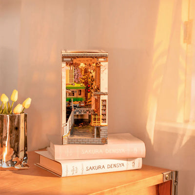 Book Nook Sakura Densya - Book Nook Studio